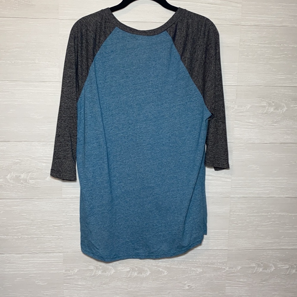 Excellent Condition Volcom Baseball Tee - Picture 3 of 4